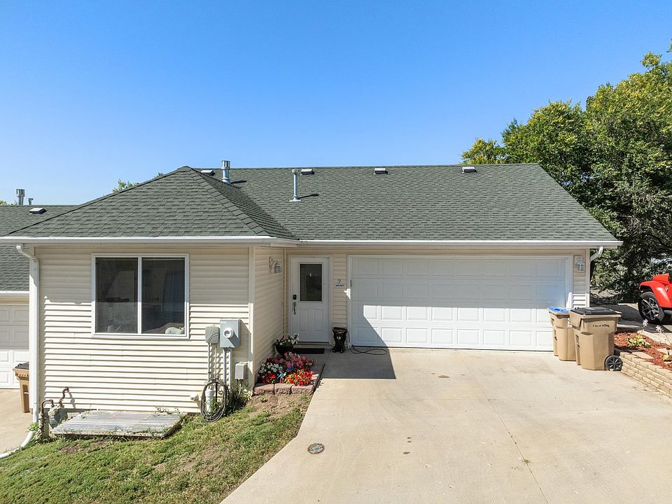 1st image of 1112 NW Delmar Ct #7