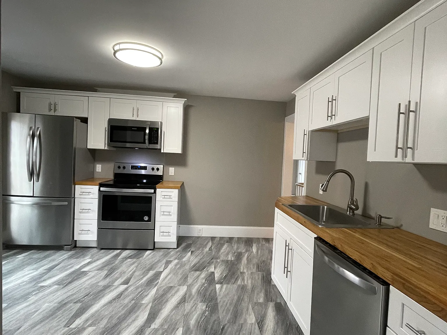 3 bed, 1000 sqft, $2,295 — Photo 1