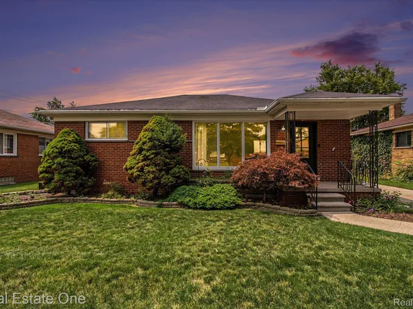 2990 Maidstone St, Trenton, MI 48183