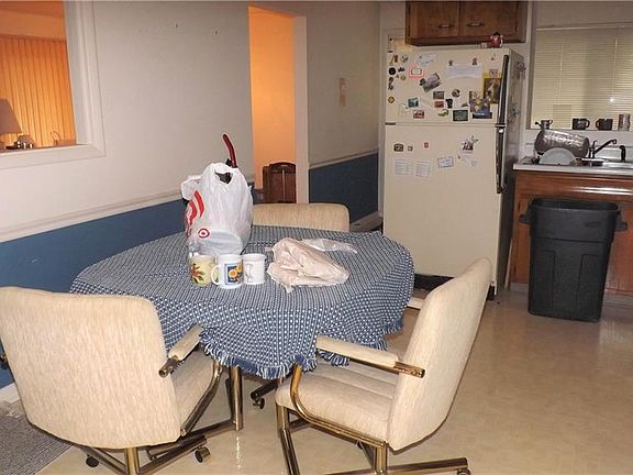 3rd image of 1051 Pepper Hill Dr