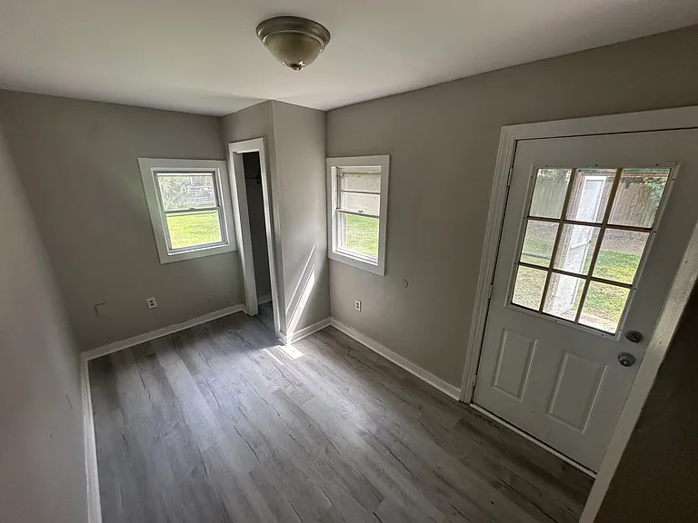 2401 Acorn St — Photo 6
