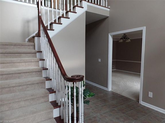 3rd image of 971 S Chinaberry Cir