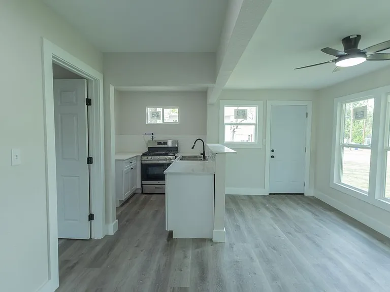 1714 Ethel Ave — Photo 4