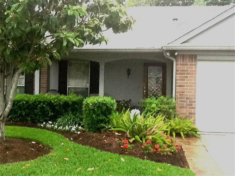 Front View With Nice Beautiful Curb Appeal!!!!!
