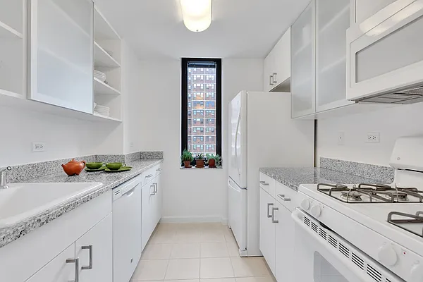 Rented by Cooper & Cooper Real Estate | media 39