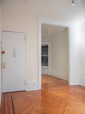 Rented by City Connections Realty | media 8