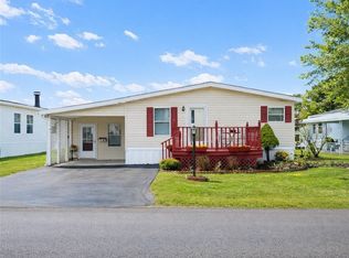 343 Applewood Dr, Lockport, NY 14094