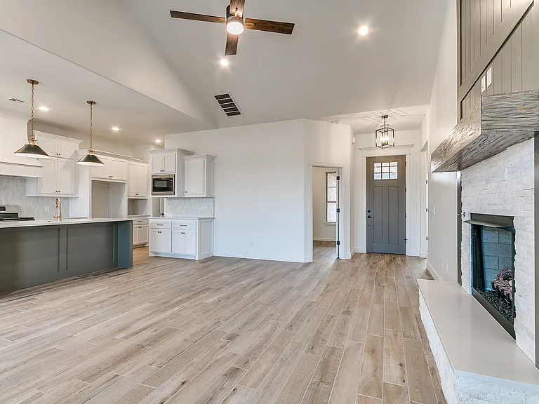1901 Hollow Crest Ct — Photo 6