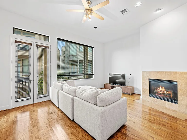 2413 Ralph St #9 — Photo 2