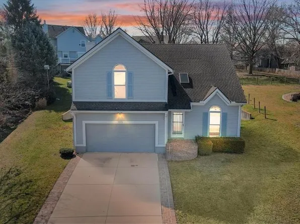 1571 N Hunter Dr, Olathe, KS 66061