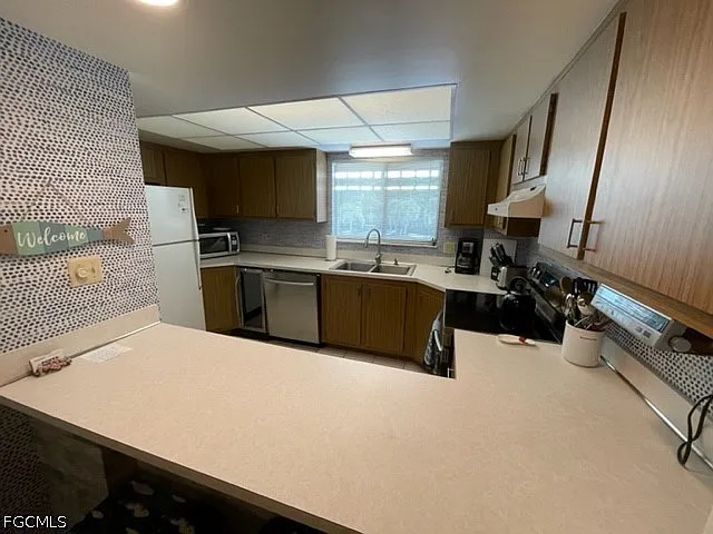 3 bed, 2.0 bath, 1006 sqft, $5,000 — Photo 4