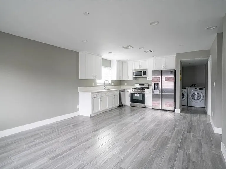 2408 S Redondo Blvd #2408 — Photo 9