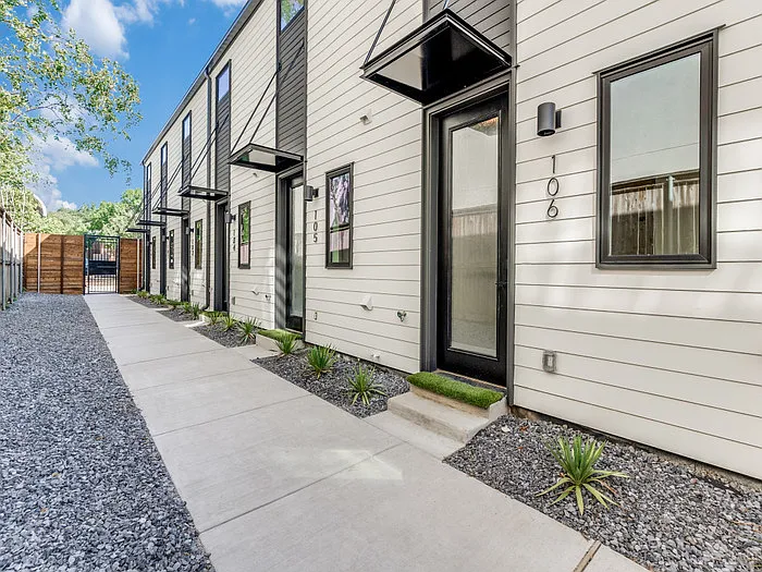 4306 Deere St — Photo 2