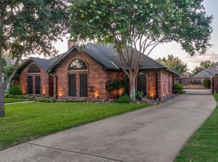 336 Shadow Wood Ln, Hurst, TX 76054