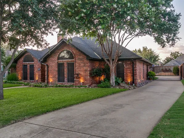 336 Shadow Wood Ln, Hurst, TX 76054