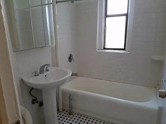 Rented by Alma Realty Corp. | media 2