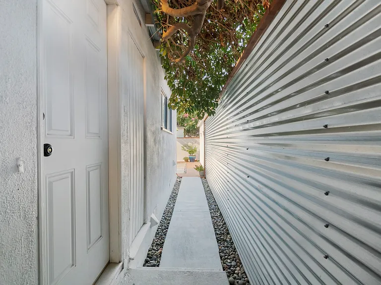 3539 Caspian Ave — Photo 17