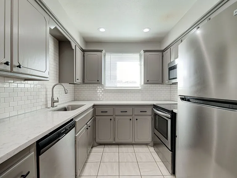 429 Belmont Dr — Photo 15