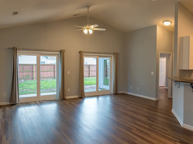 2117 Heathwood Dr — Photo 10