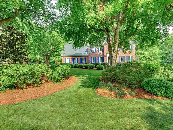 Large Front Yard, Mature Trees, Landscaping Lites