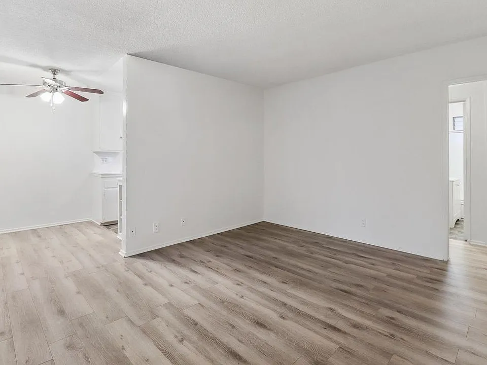 1521 Beloit Ave #9