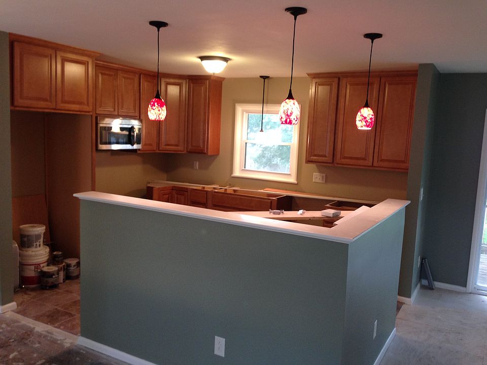 2nd image of 526 Cedarbrook Cres