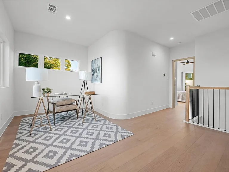 1510 Holly Ave — Photo 18