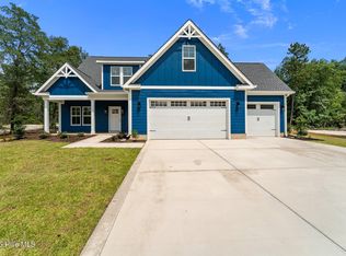520 Harrow Dr, Carthage, NC 28327
