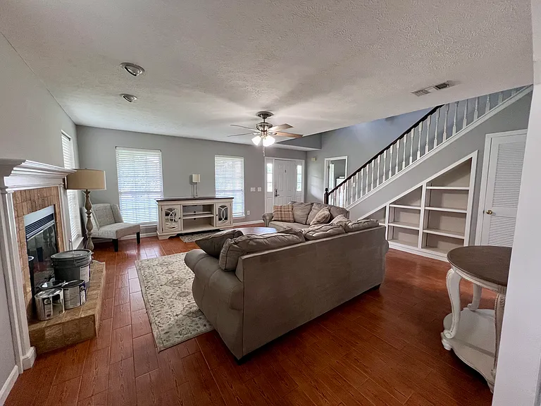 2111 Pentland Rd — Photo 5