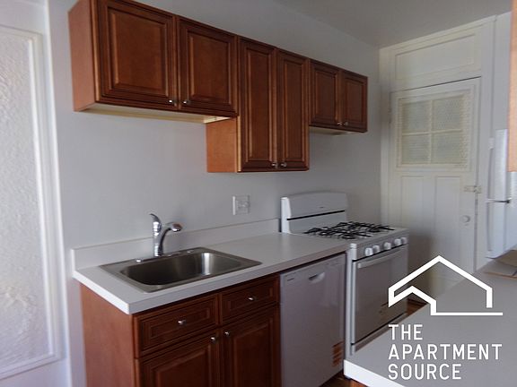 3rd image of 6530 N Lakewood Ave APT 6