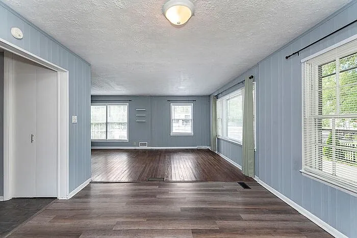 5875 N Keystone Ave — Photo 9