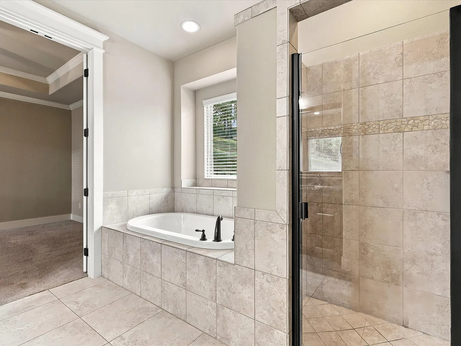 4 bed, 2161 sqft, $3,295 — Photo 4