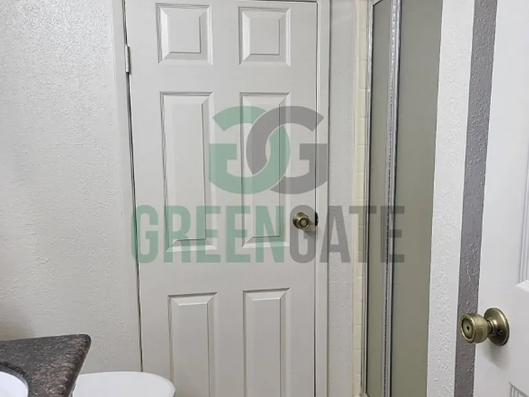 2428 Woodvale Dr — Photo 48