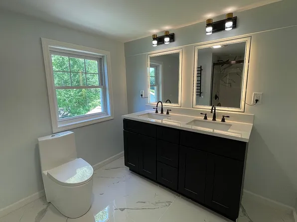 38 Green Meadow Ln, West Springfield, MA 01089