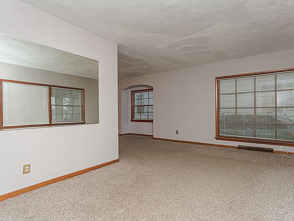 2nd image of 920 Geneva Ave