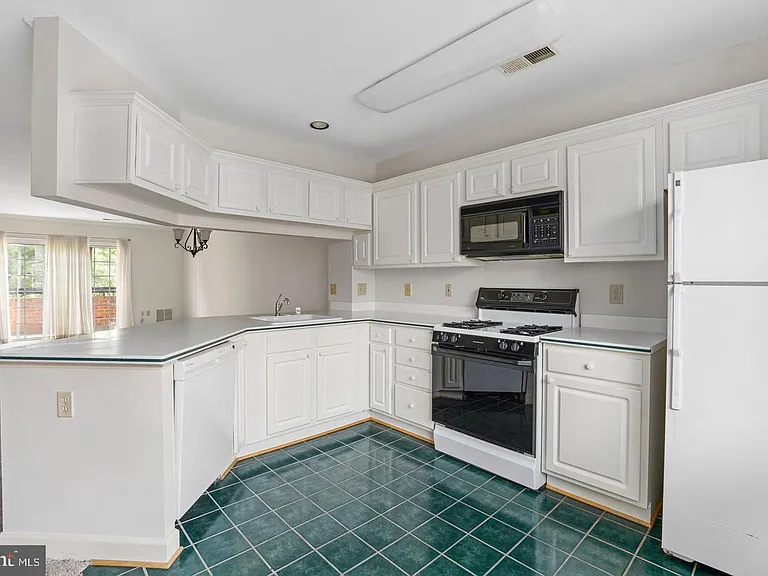 6908 Fairfax Dr #306 — Photo 9