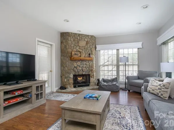 162 Stonecrest Ct, Lake Lure, NC 28746