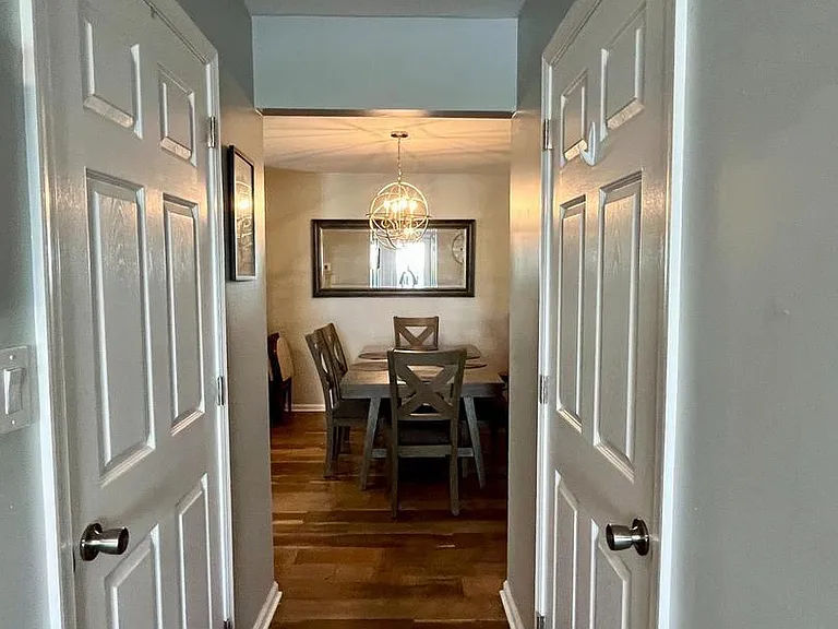 4201 Grenwich Ln — Photo 7