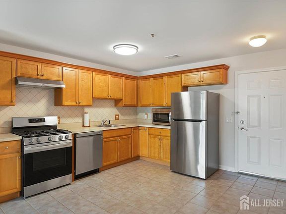 5th image of 111 Liddle Ave