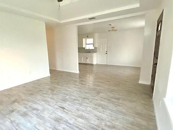 3rd image of 743 Hernandez Dr