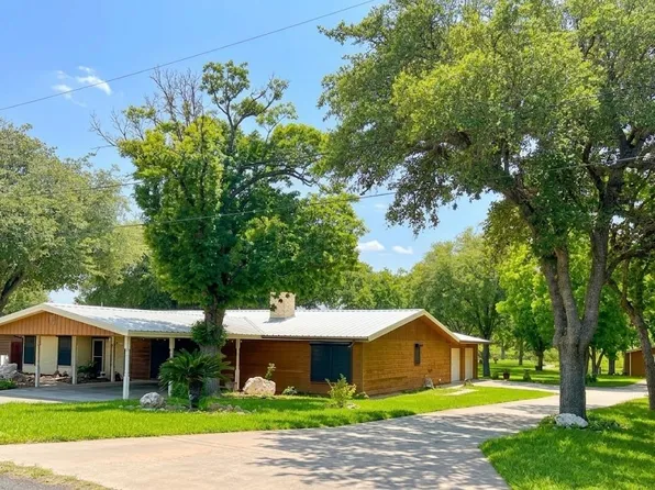 155 Harbor Cir, Mathis, TX 78368