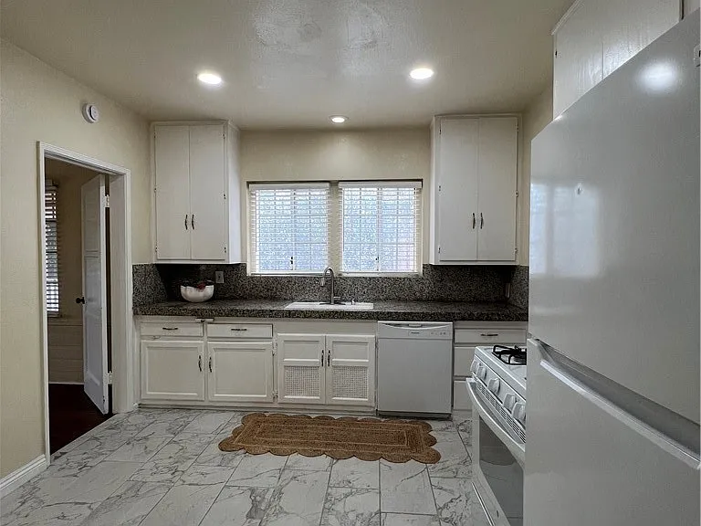 1933 S Corning St — Photo 10