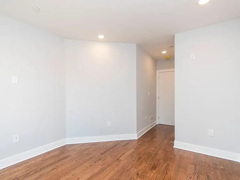 812 N Uber St — Photo 9