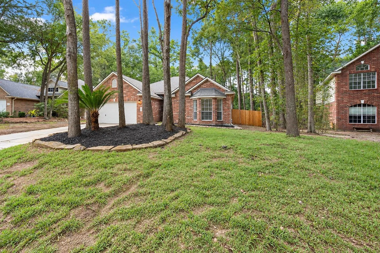 3 bed, 2.0 bath, 2357 sqft, $2,550 — Photo 2