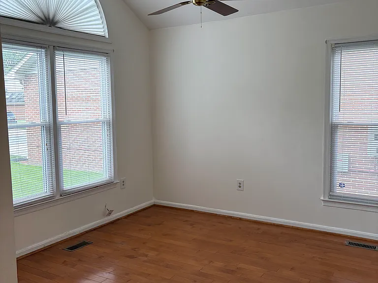 14208 Greenview Dr — Photo 26