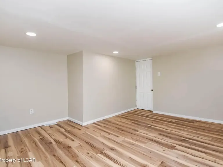 449 Moss St #1 — Photo 5