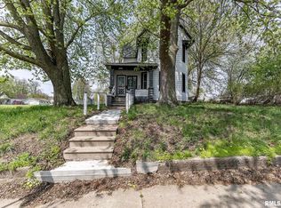 2362 Wallace St, Clinton, IA 52732