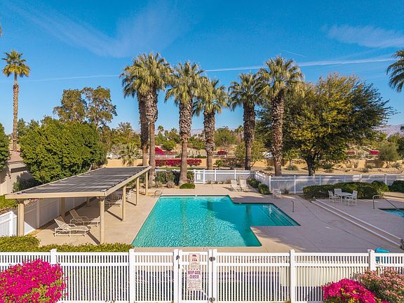 Gorgeous community pool and spa right outside front door! Couldn''t be easier!