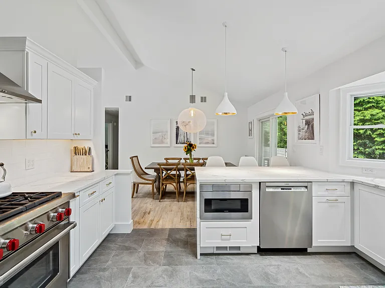 42 Oak St — Photo 6