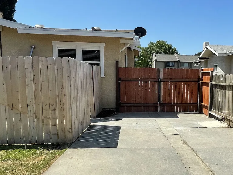 1241 Union St — Photo 10